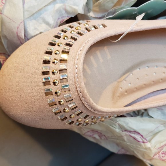 So. Girls ballet flat with cut outs and jeweled front.  Color is blush Size 2 - Picture 4 of 7